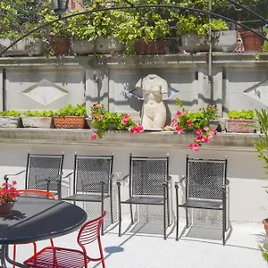 https://large-family-apartment.hotelslidodijesolo.com